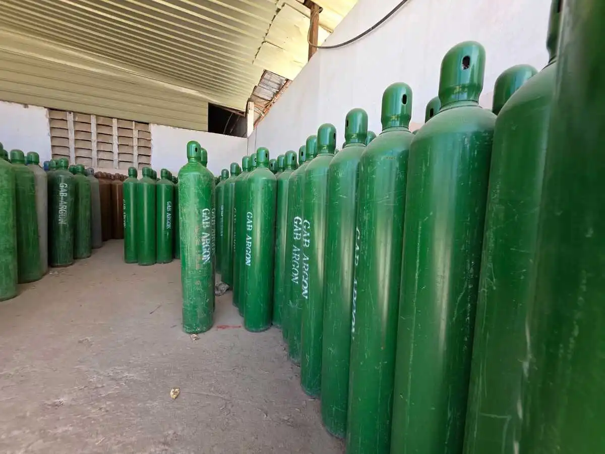 Industrial gas cylinders for storage and transportation
